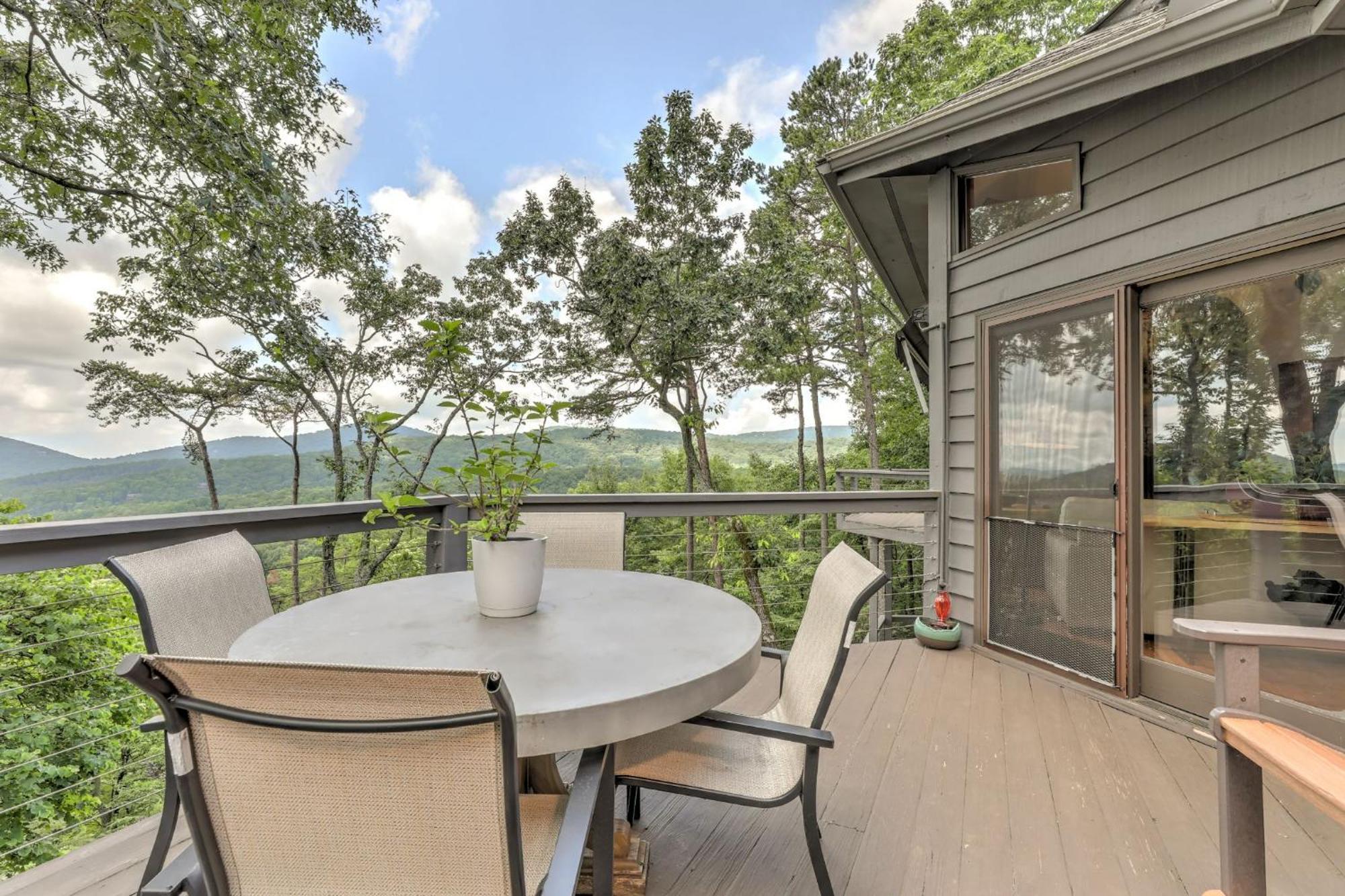 Falken Haus - Relax In Seclusion With Panoramic Lake Views Jasper Bagian luar foto