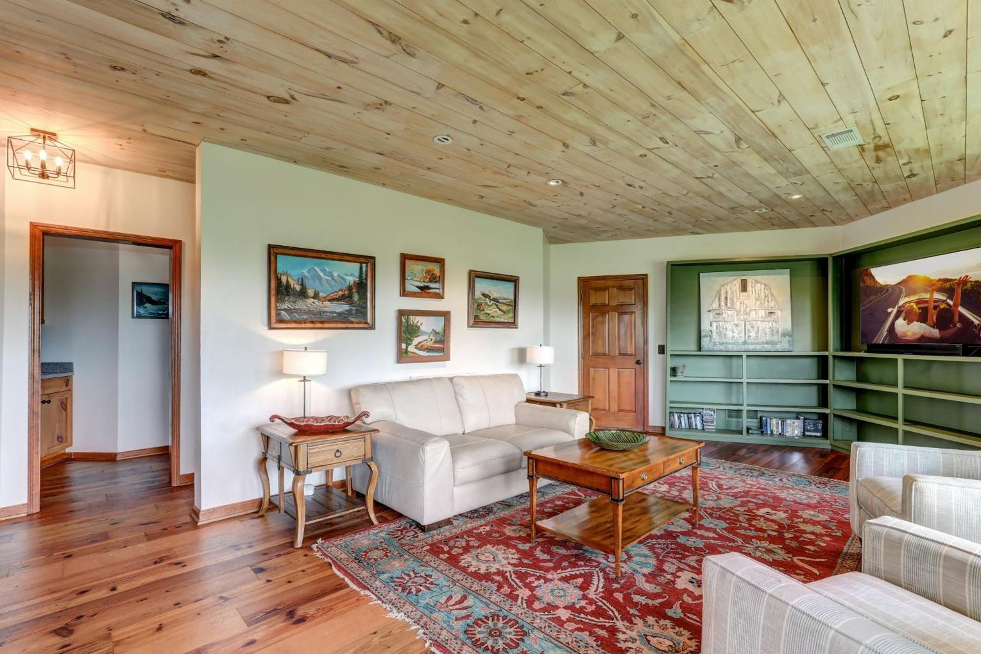 Falken Haus - Relax In Seclusion With Panoramic Lake Views Jasper Bagian luar foto