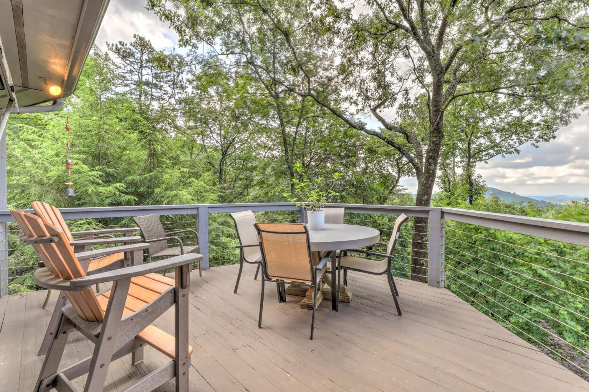 Falken Haus - Relax In Seclusion With Panoramic Lake Views Jasper Bagian luar foto