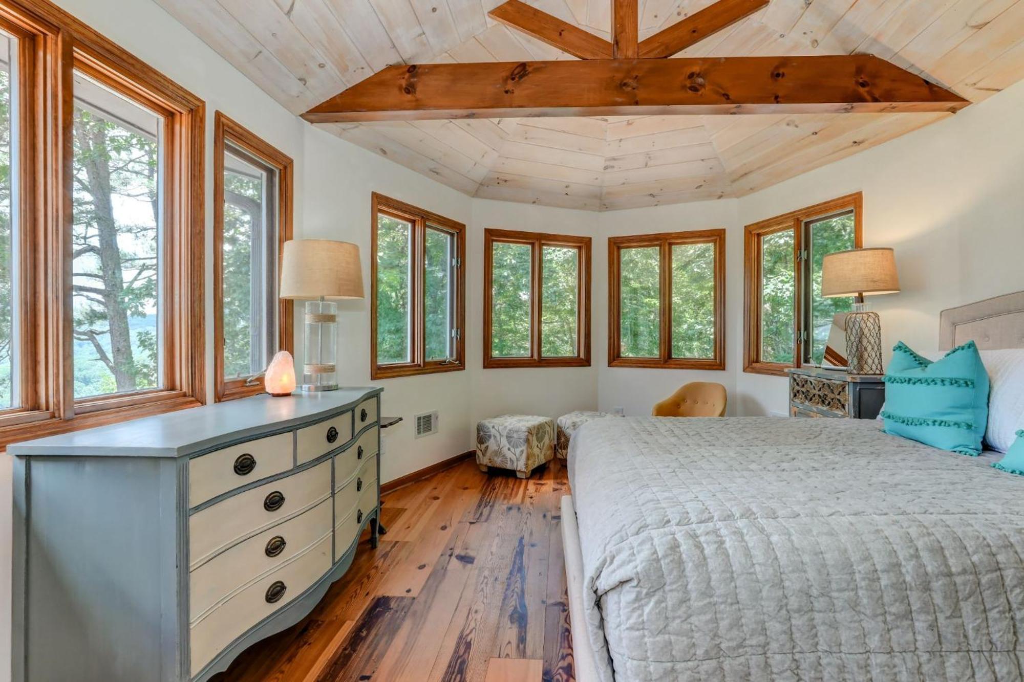 Falken Haus - Relax In Seclusion With Panoramic Lake Views Jasper Bagian luar foto
