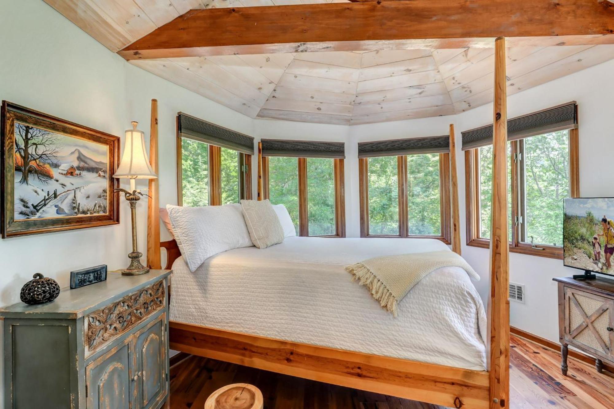 Falken Haus - Relax In Seclusion With Panoramic Lake Views Jasper Bagian luar foto