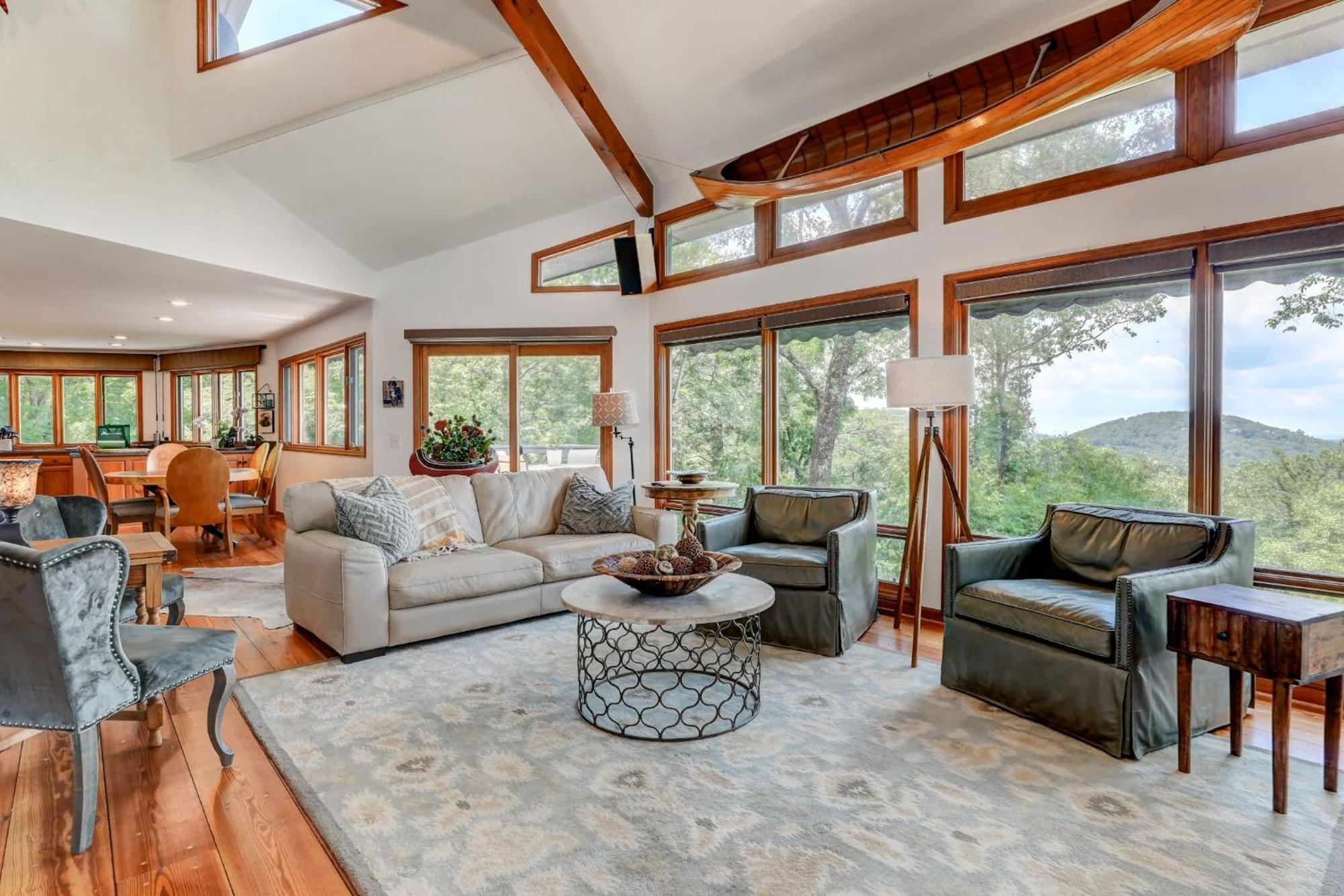 Falken Haus - Relax In Seclusion With Panoramic Lake Views Jasper Bagian luar foto